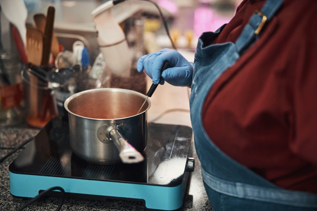 Food Contaminants and Cross-Contamination: Preventing Person-to-Food Contamination