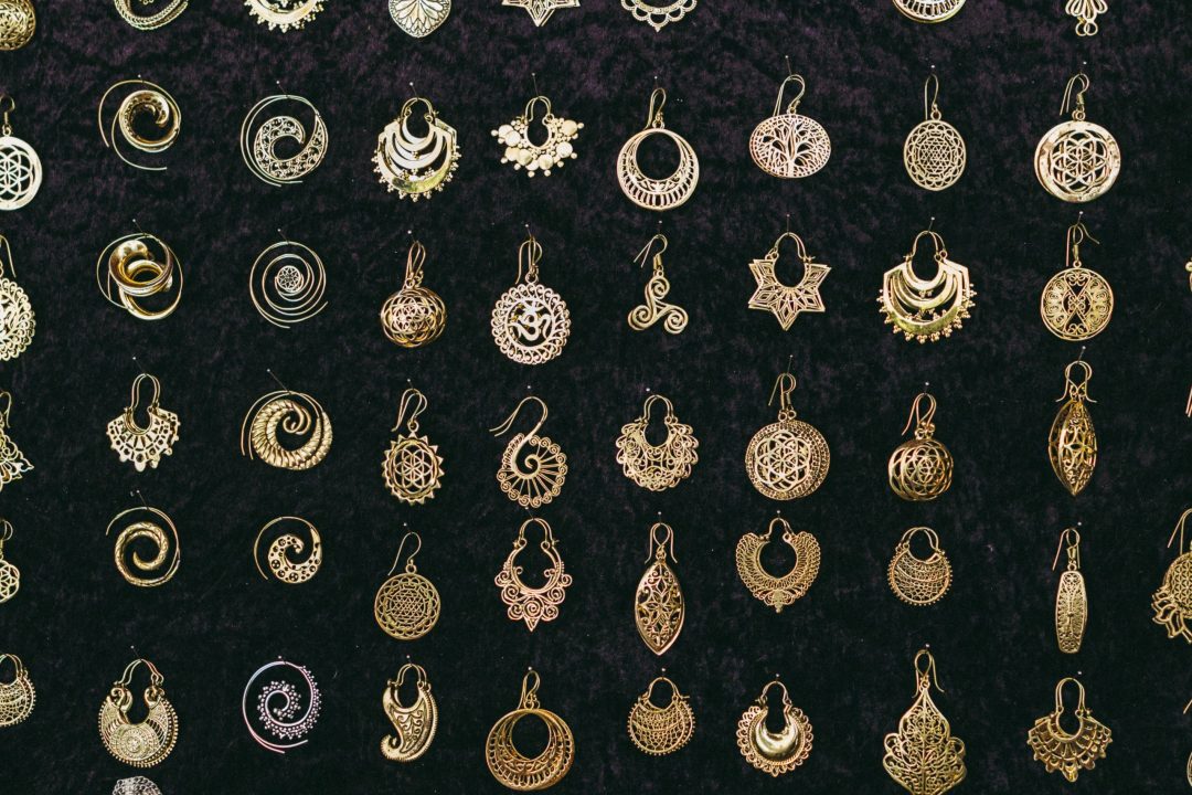 Earrings and Face Shapes: Different Types of Earrings