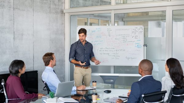 Balancing the Dual Roles of People Manager and Technical Expert (GB)