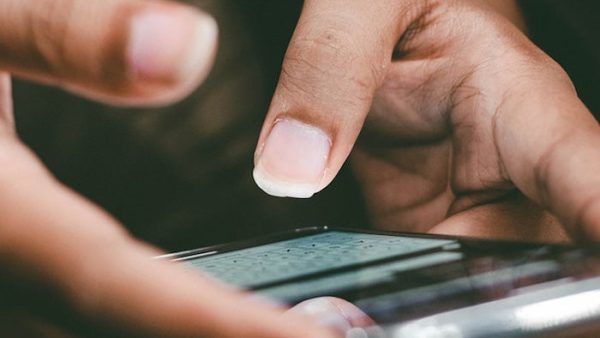Lenguaje no verbal digital: Cómo conectar más allá de la pantalla
