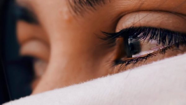 Surmonter la tristesse : Gérez vos émotions pour retrouver la joie de vivre