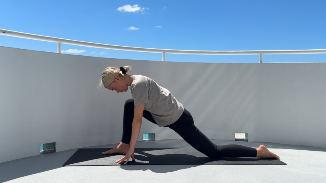 2-Minute Yoga for Your Knees