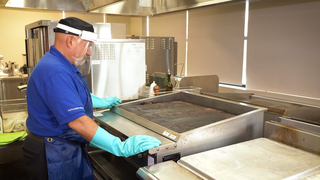 Commercial Kitchen Cleaning: Cleaning a Grill