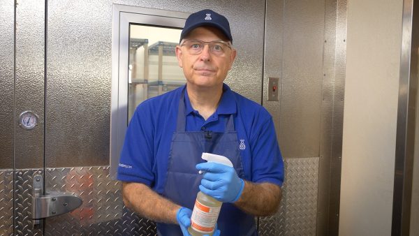 Commercial Kitchen Cleaning: Use of Spray Bottles