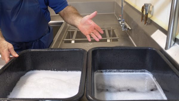 Commercial Kitchen Cleaning: Cleaning Dishtubs and Pre-Soaking