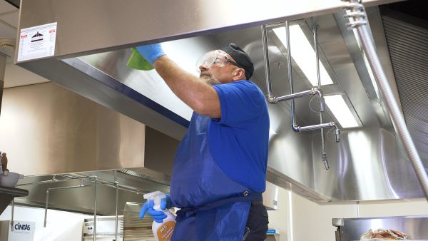 Commercial Kitchen Cleaning: Cleaning the Hood