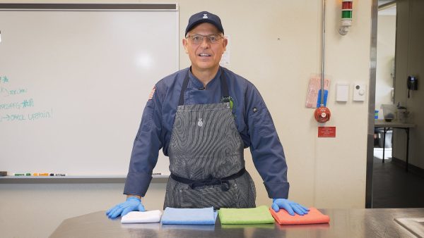 Commercial Kitchen Cleaning: Cleaning Cloths - Types and Uses