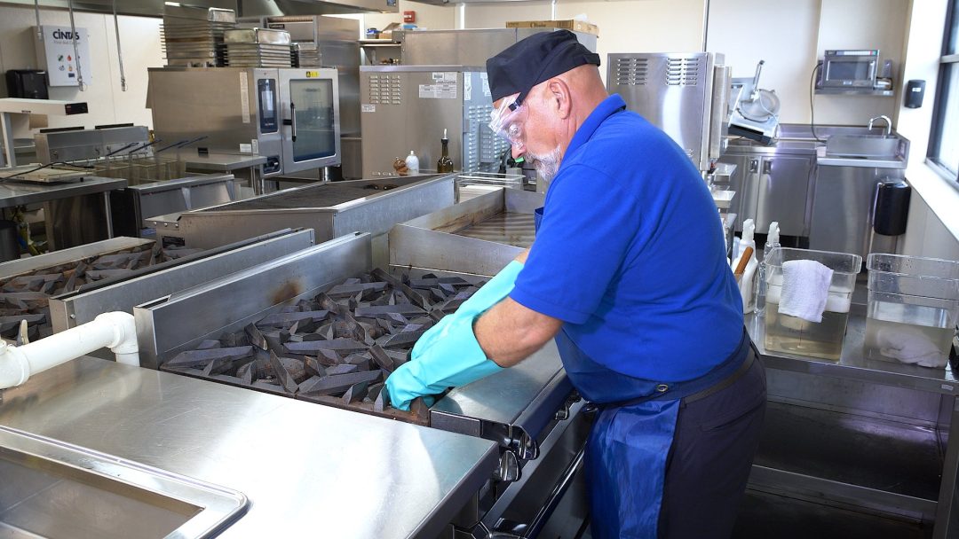 Commercial Kitchen Cleaning: Cleaning a Range
