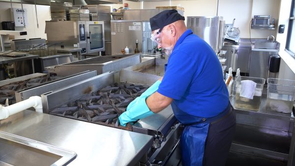 Commercial Kitchen Cleaning: Cleaning a Range