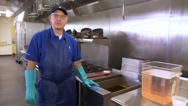 Commercial Kitchen Cleaning: Cleaning a Deep Fryer