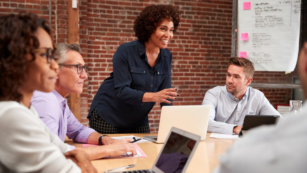 How to Speak Effectively in Any Setting: Using Body Language in Public Speaking