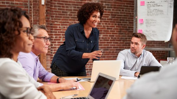 How to Speak Effectively in Any Setting: Using Body Language in Public Speaking