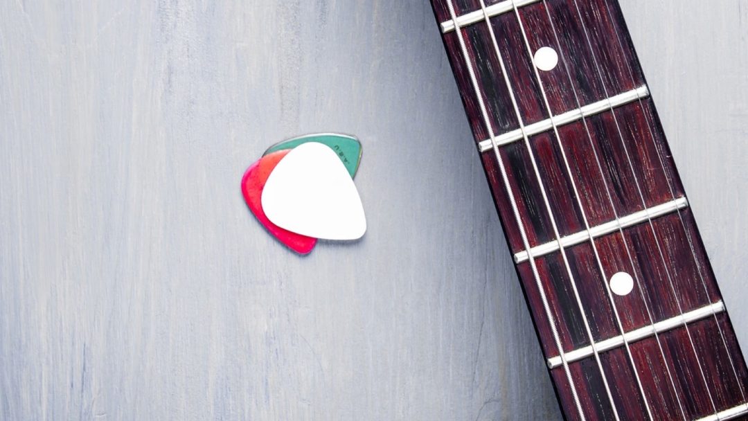 Learning to Play Guitar: Crosspicking and Bass Lines