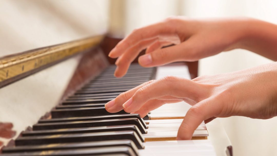 How to Play Piano: Basic Piano Rhythm and Fingering