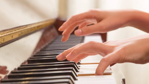 How to Play Piano: Basic Piano Rhythm and Fingering