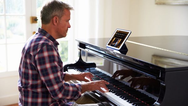 How to Play Piano: Chord Progressions and Arpeggios