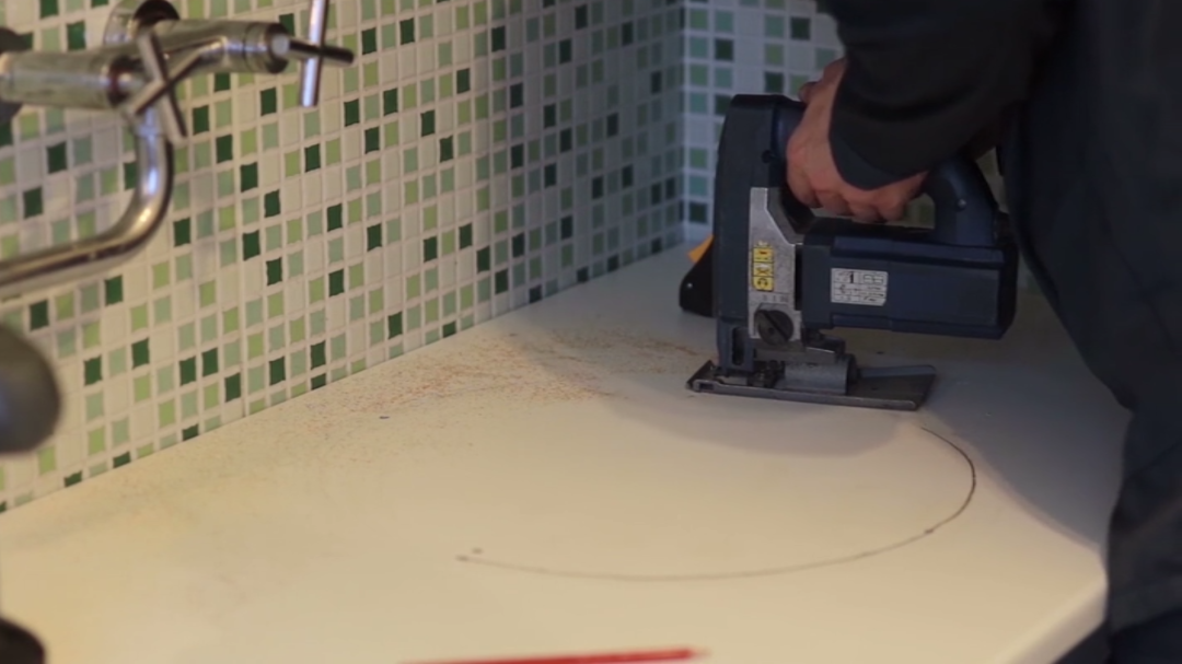 Hand and Power Tools - Handheld Saws: Incident Prevention