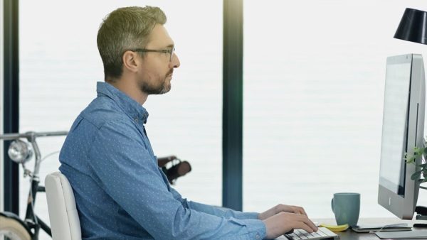 Security Flashes - Sauberkeit auf dem Schreibtisch, am Bildschirm und im B√ºro